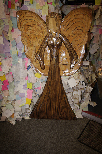 angelinfronofprayerwall